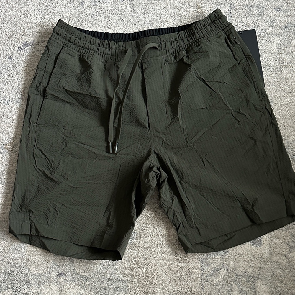 Lululemon men’s shorts
Size M
Color dark olive green